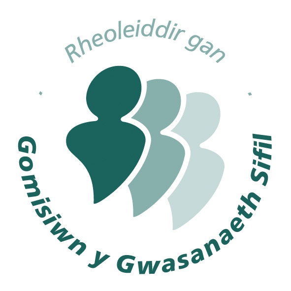 Rheoleiddir gan logo gomisiwn y gwasanaeth sifil